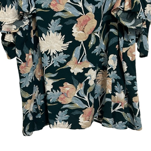 DAYTRIP Floral Flutter Sleeve Cold Shoulder Tulip Back Top L - Picture 4 of 15